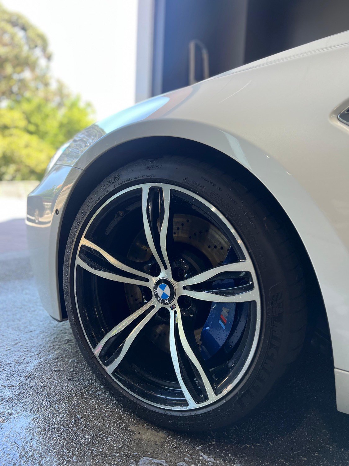 BMW M · Llantas — Detalle de llanta y freno