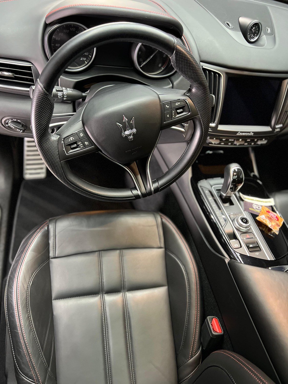 Interior de cuero de Maserati Levante