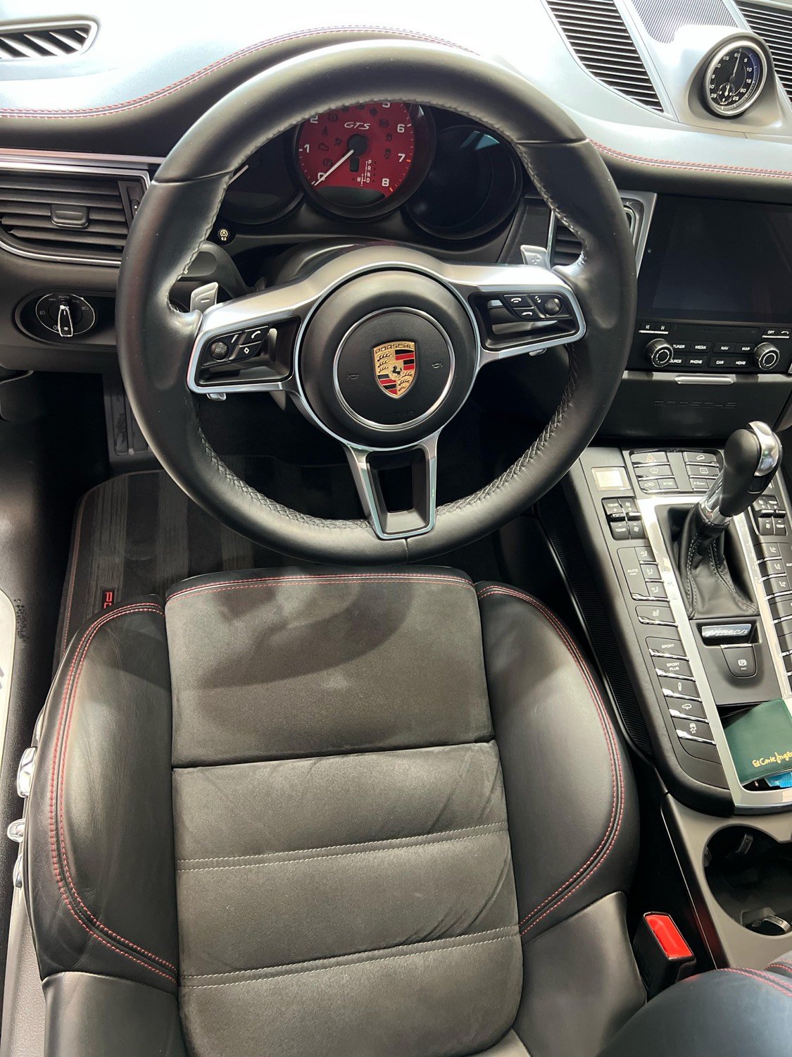 Porsche Macan GTS — Detallado interior