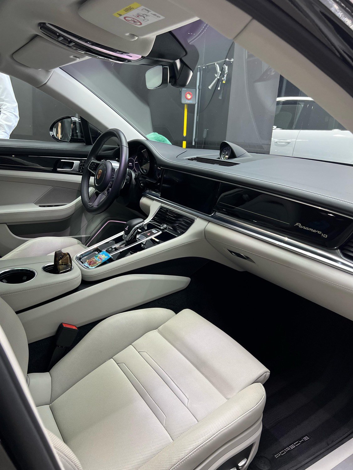 Interior crema de Porsche Panamera